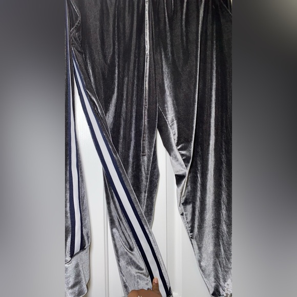 Women’s Velour Shirt and Pants Two-Piece Set - Picture 7 of 8